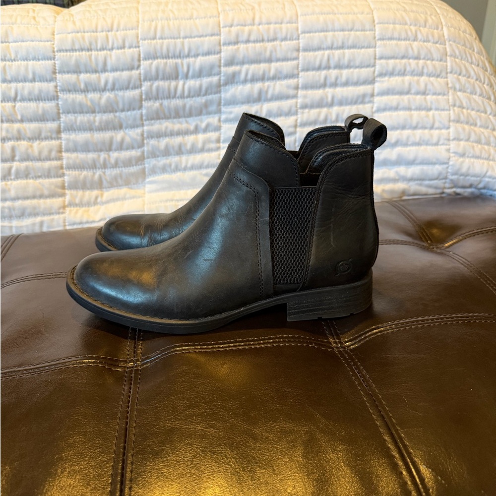 Børn Brenta Chelsea Boot, Black leather, women’s size 7.5